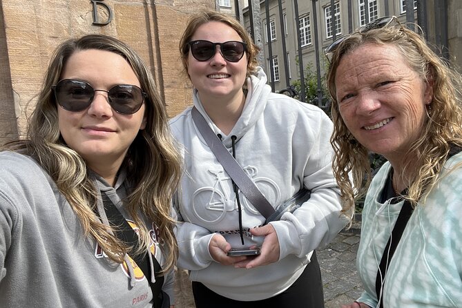 Copenhagen Little Mermaid Exploration Game and Self-Guided Tour - Agnete and the Merman: a smaller sculpture stop