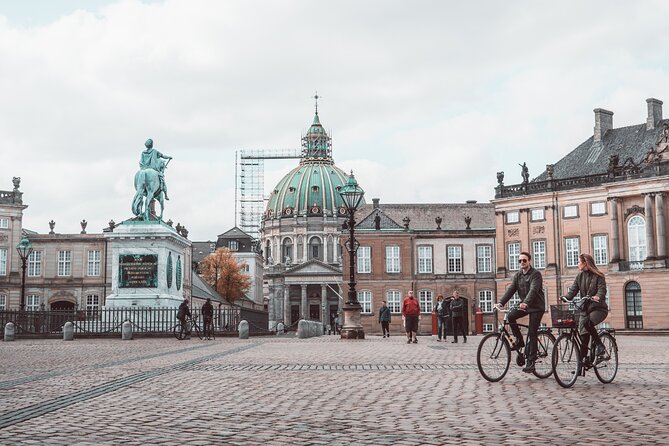Copenhagen: Self Guided Scavenger Hunt and Tour - Choosing your language and using the app