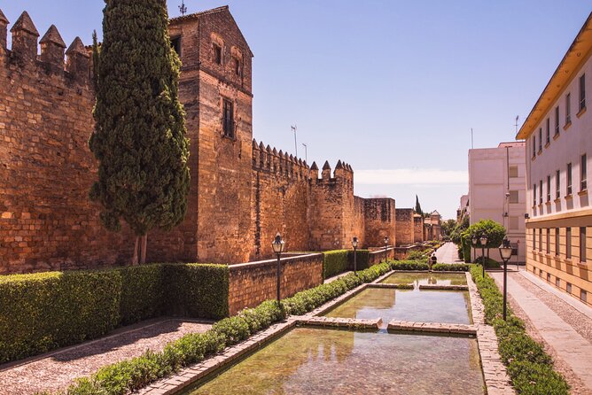 Córdoba Scavenger Hunt and City Highlights Walking Tour - Starting at Puerta del Puente