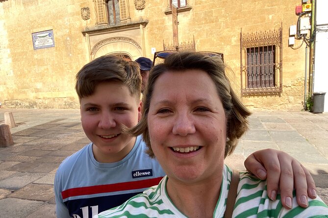 Córdoba Scavenger Hunt and City Highlights Walking Tour - Maimonides and the Quiet Pleasure of Looking Around