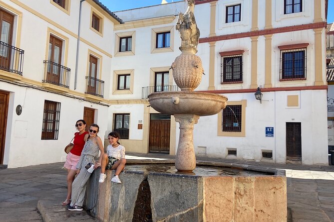 Córdoba Scavenger Hunt and City Highlights Walking Tour - Calleja de las Flores, the Most Photogenic Stop
