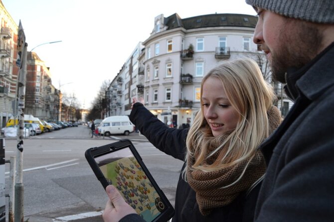 Couple time treasure hunt Hamburg Edition - A playful alternative to a standard city walk