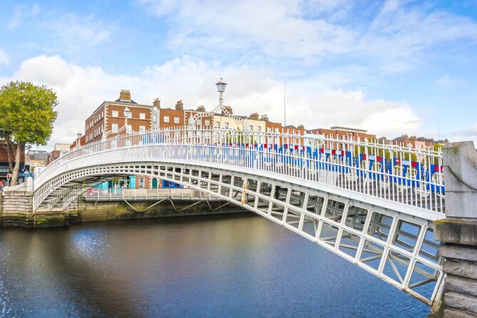 Cupid’s Trail: Romantic Puzzle Quest in Dublin - Temple Bar brings atmosphere and a busy setting