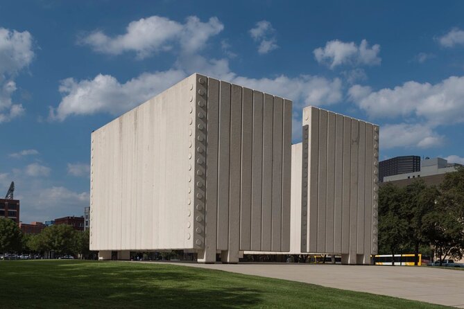 Dallas Scavenger Hunt & Self-Guided Tour - Dallas City Hall brings in bold civic architecture