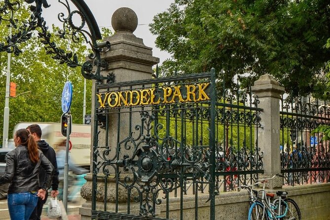 Discover Amsterdam Vondelpark in this Outside Escape city game! - Starting on Van Eeghenstraat and entering Vondelpark