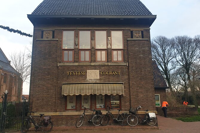 Discover Texel (Den Burg) with Self-Guided Outside Escape game - The Glazen Paleis contrast