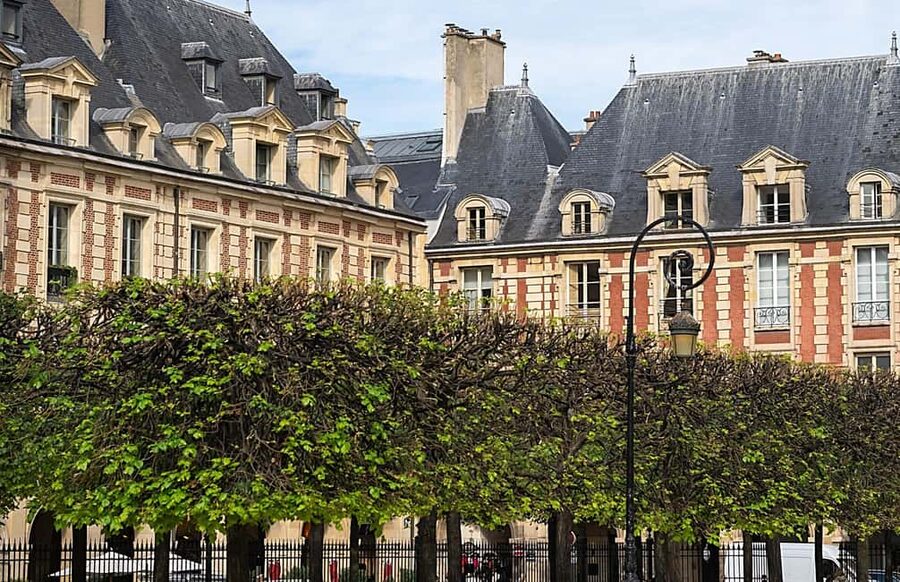 Discover the Marais (:) An Outdoor Detective Adventure - Why the Marais works so well for a detective game