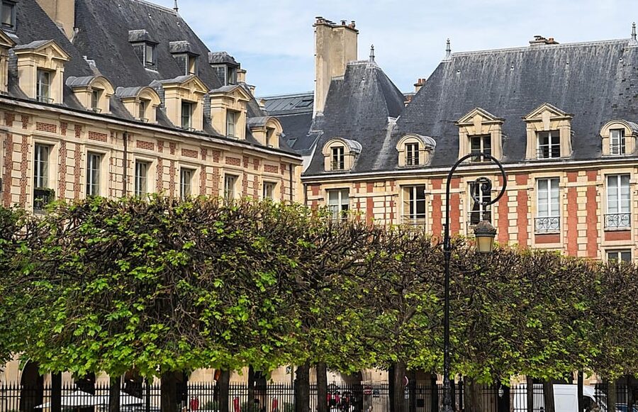 Discover the Marais (:) An Outdoor Detective Adventure - Finding the less obvious stop