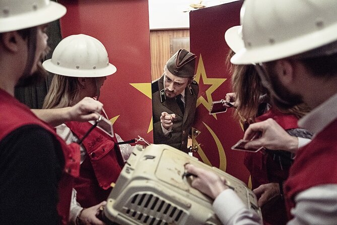 Downfall Spy Mission (Premium Private Escape Room) - Authentic Scenery and a Serious Sound System