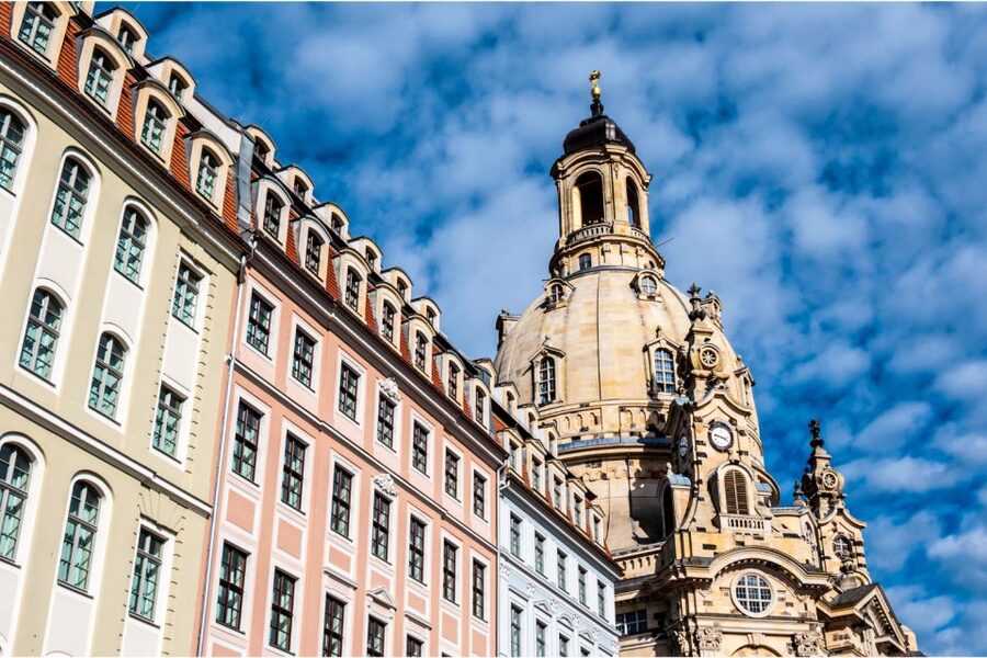 Dresden: Old Town Self-Guided Scavenger Hunt Tour - How the 11-envelope format works