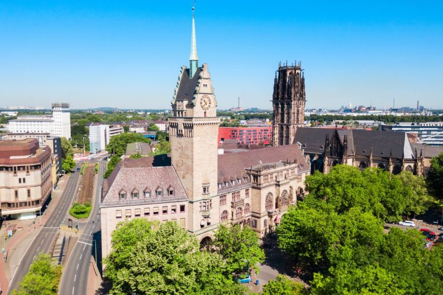 Duisburg: Scavenger Hunt Self-Guided Tour - Gerhard Richter’s subway station and the city theater
