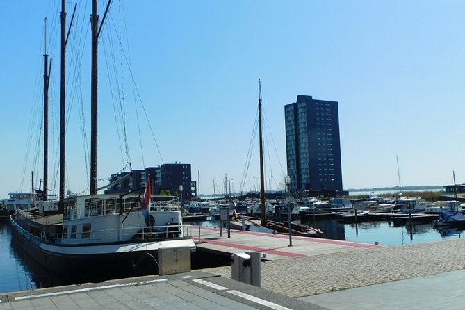 e-Scavenger hunt Almere: Explore the city at your own pace - Who will enjoy this most?