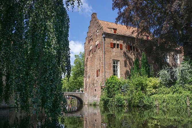 e-Scavenger hunt Amersfoort: Explore the city at your own pace - Marienhof and the old center reward close attention