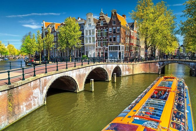 e-Scavenger hunt Amsterdam: Explore the city at your own pace - Rijksmuseum and Van Gogh Museum without museum entry