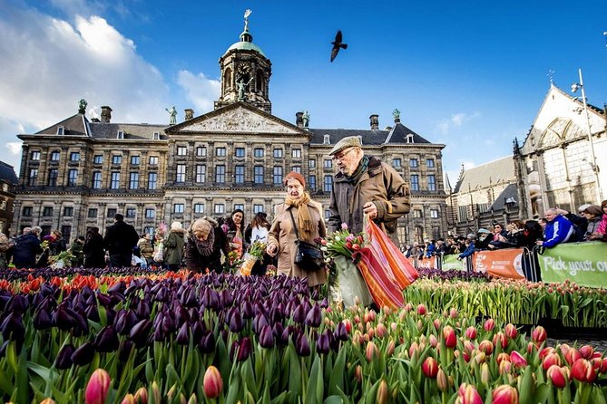 e-Scavenger hunt Amsterdam: Explore the city at your own pace - Centraal Station, Herengracht, and the canal loop