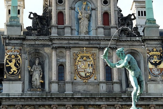 e-Scavenger hunt Antwerp: Explore the city at your own pace - Puzzles, language, and the social side