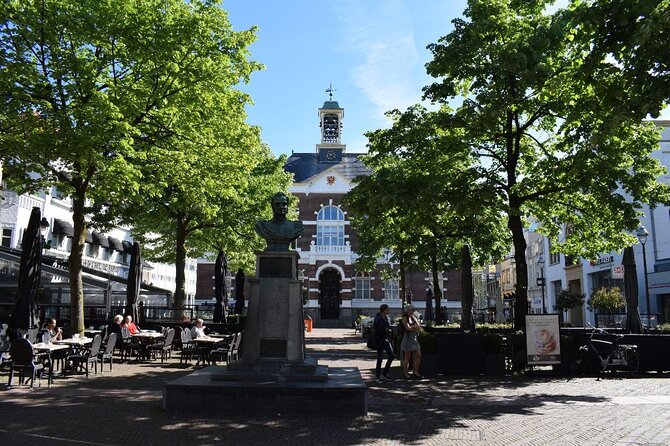 e-Scavenger hunt Apeldoorn: Explore the city at your own pace - How much value do you get for $36.67?