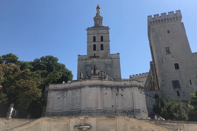 e-Scavenger hunt Avignon: Explore the city at your own pace - Rue des Teinturiers and the city’s quieter side