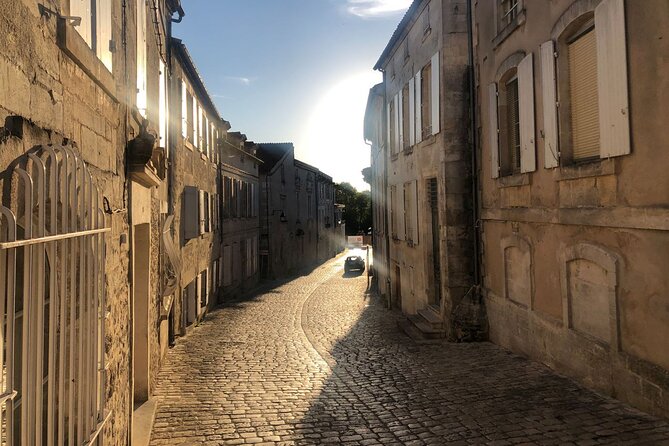e-Scavenger hunt Cognac: Explore the city at your own pace - Saint-Léger Church and the clue that needs patience