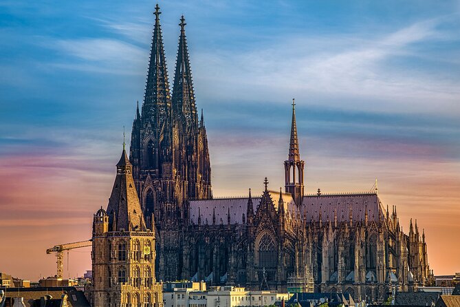 e-Scavenger hunt Cologne: Explore the city at your own pace - Starting beside Cologne Cathedral