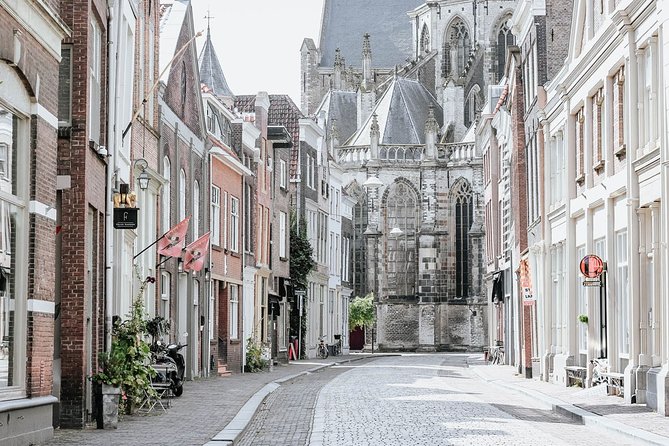 e-Scavenger hunt Dordrecht: Explore the city at your own pace - Arend Maartenshof and the pleasant surprises