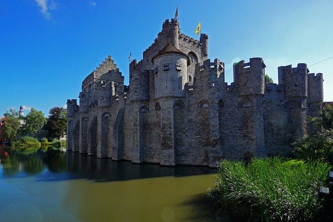 e-Scavenger hunt Ghent: Explore the city at your own pace - Ghent Town Hall and Saint Bavo’s Cathedral