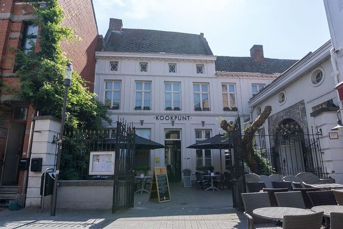 e-Scavenger hunt Hasselt: Explore the city at your own pace - The beguinage and the city’s lost places