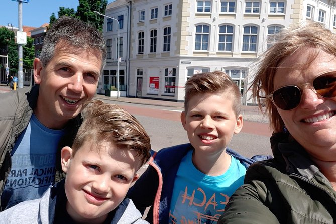 e-Scavenger hunt Kortrijk: Explore the city at your own pace - Towers, walls, and the medieval battle story