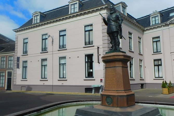 e-Scavenger hunt Leeuwarden: Explore the city at your own pace - Oldehove, Boomsma, and the first fountain