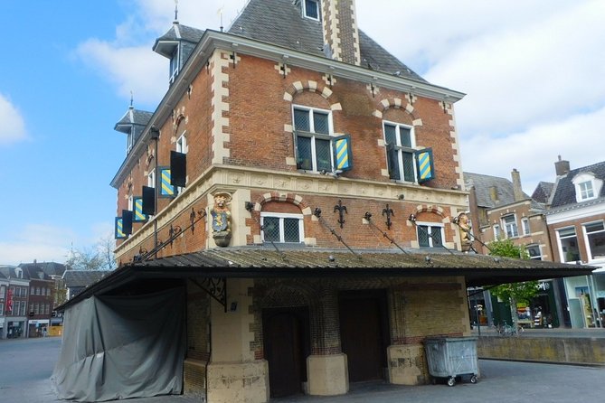 e-Scavenger hunt Leeuwarden: Explore the city at your own pace - Shopping streets, Saint Boniface, and small museums