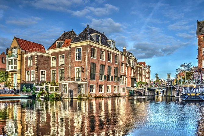 e-Scavenger hunt Leiden: Explore the city at your own pace - Water, gates, and Leiden’s wall poems