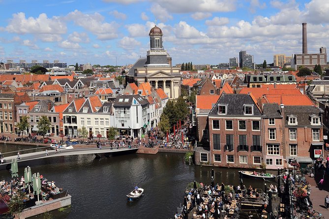 e-Scavenger hunt Leiden: Explore the city at your own pace - Lakenhal, SieboldHuis, and the final museum stretch