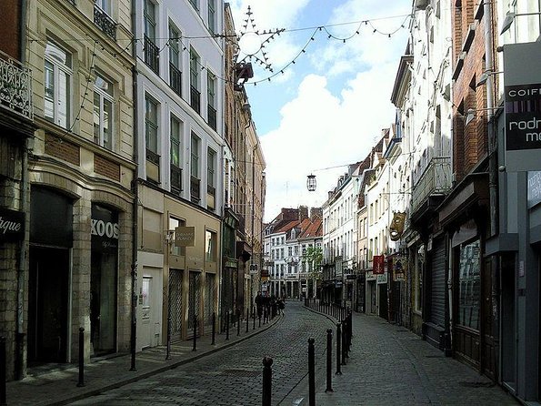 e-Scavenger hunt Lille: Explore the city at your own pace - Grande Place, the Old Stock Exchange, and Place du Theatre