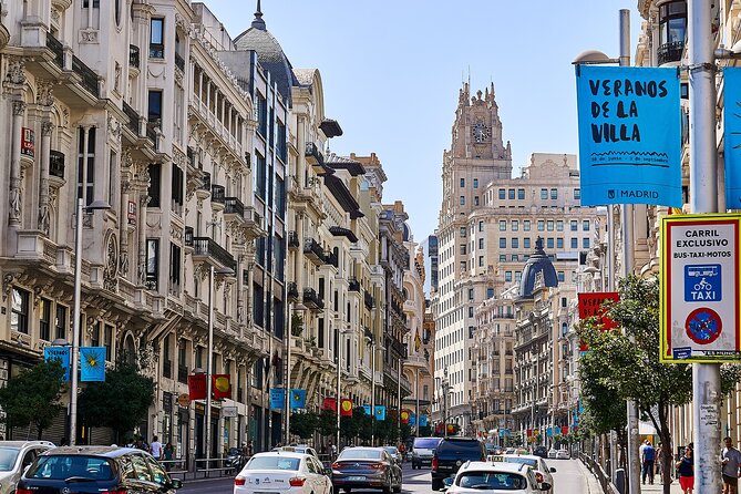 e-Scavenger hunt Madrid: Explore the city at your own pace - The cathedral and the Royal Palace district