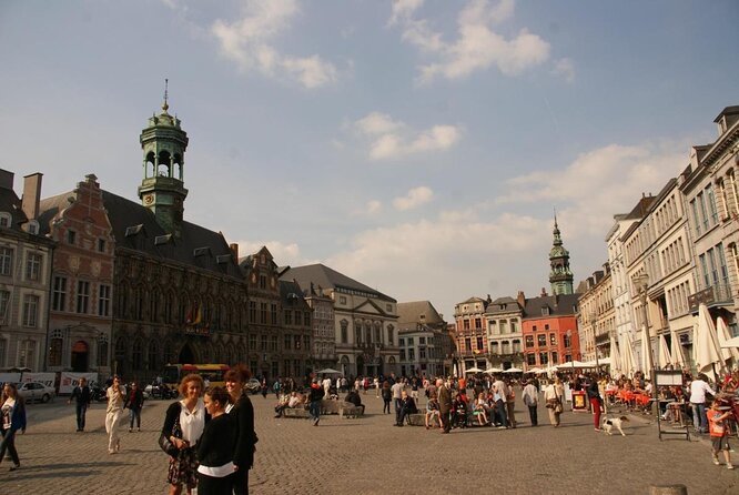 e-Scavenger hunt Mons: Explore the city at your own pace - Grand Place and Hotel de Ville