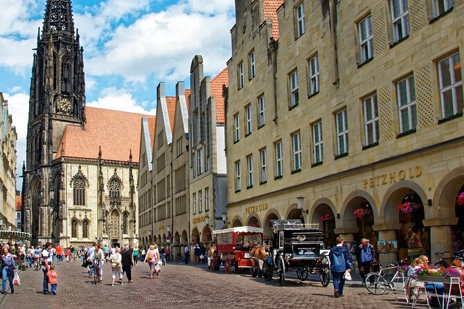 e-Scavenger hunt Münster: Explore the city at your own pace - Botanical gardens and a palace on Salzstrasse