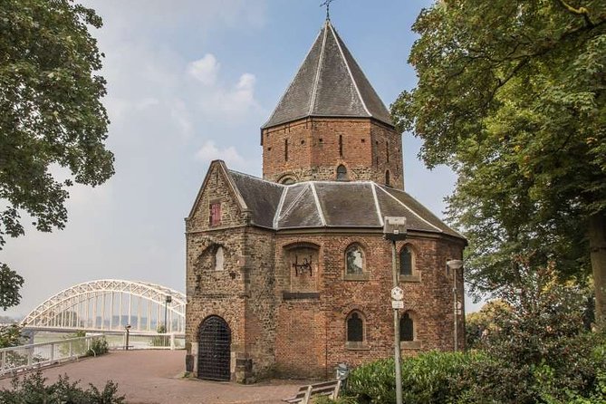 e-Scavenger hunt Nijmegen: Explore the city at your own pace - Valkhof Park, the museum, and two historic chapels