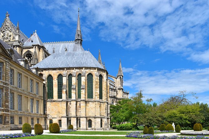 e-Scavenger hunt Reims: Explore the city at your own pace - Champagne names around the city