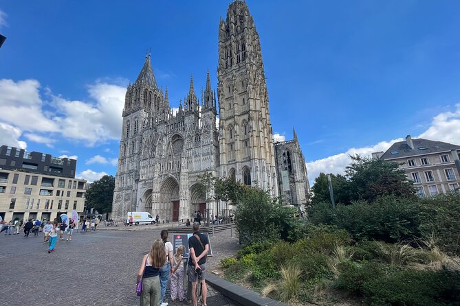 e-Scavenger hunt Rouen: Explore the city at your own pace - The cathedral and Rue Saint-Romain