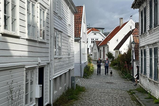 e-Scavenger hunt Stavanger: Explore the city at your own pace - Gamle Stavanger and the city’s wooden character