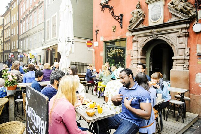 e-Scavenger hunt Stockholm: Explore the city at your own pace - Strandvägen, the Royal Opera, and Nationalmuseum