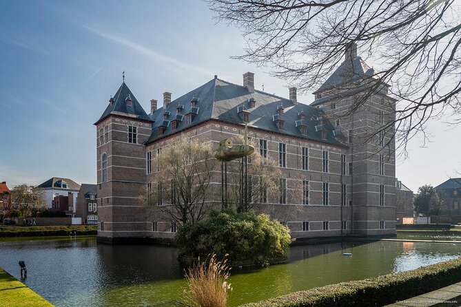 e-Scavenger hunt Turnhout: Explore the city at your own pace - Brepols and the City of Playing Cards