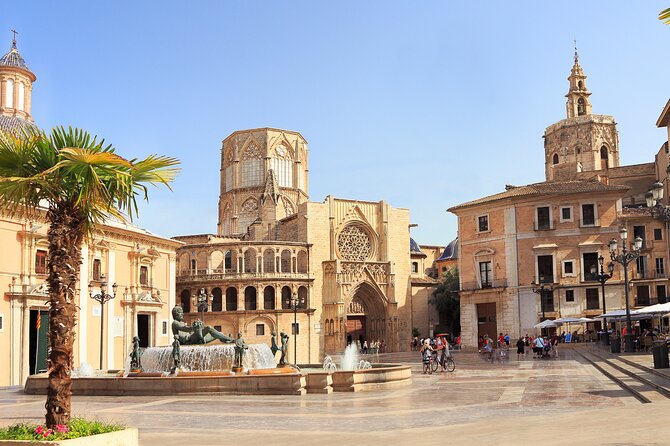 e-Scavenger hunt Valencia: Explore the city at your own pace - Valencia Cathedral, the Holy Grail, and the Miguelete