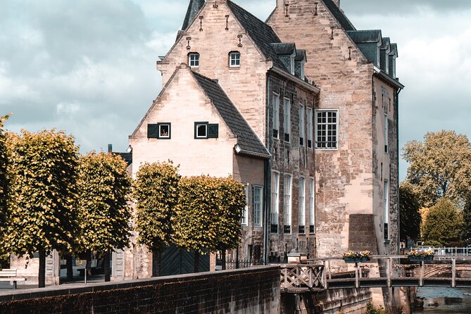 e-Scavenger hunt Valkenburg: Explore the city at your own pace - Starting near Oosterweg and getting into the game