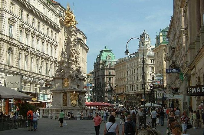 e-Scavenger hunt Vienna: Explore the city at your own pace - Natural history and the Belvedere