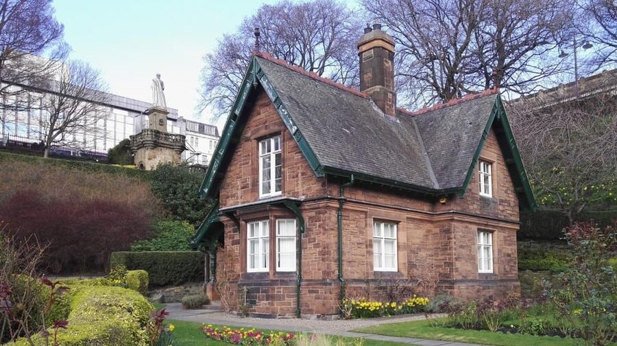 Edinburgh New Town: City Walking Tour & Exploration Game - Who will enjoy this quest most