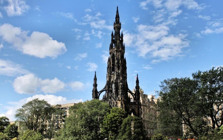 Edinburgh New Town: City Walking Tour & Exploration Game - Practical advice before you start