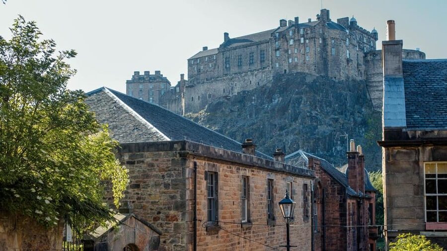 Edinburgh: Royal Mile Walking Tour & Exploration Game - Timing, Stairs, and Practical Comfort
