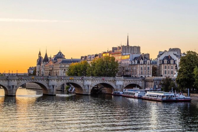 Escape game on the Île de la Cité - Notre-Dame: architecture turned into a clue