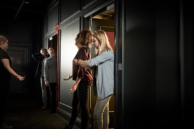 Escape Room: Escape Hunt Dubai - Jack The Ripper - Sixty minutes of clues, codes, and pressure